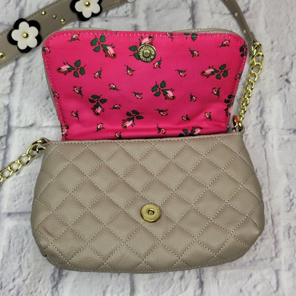 Betsey Johnson Womens Crossbody Bag Gray Quilted Diamonds 3D Floral Strap Beauti - Picture 10 of 16